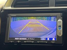 【バックカメラ】駐車時に後方がリアルタイム映像で確認できます。大型商業施設や立体駐車場での駐車時や、夜間のバック時に大活躍！運転スキルに関わらず、今や必須となった装備のひとつです！