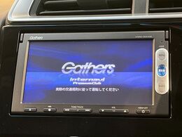 【純正ナビ】人気の純正ナビを装備しております。ナビの使いやすさはもちろん、オーディオ機能も充実！キャンプや旅行はもちろん、通勤や買い物など普段のドライブも楽しくなるはず♪