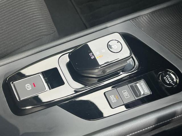 国産車から輸入車まで多様なお客様のニーズのお応えできるように、全国規模で豊富な在庫展開！車のことならWECARSへ！