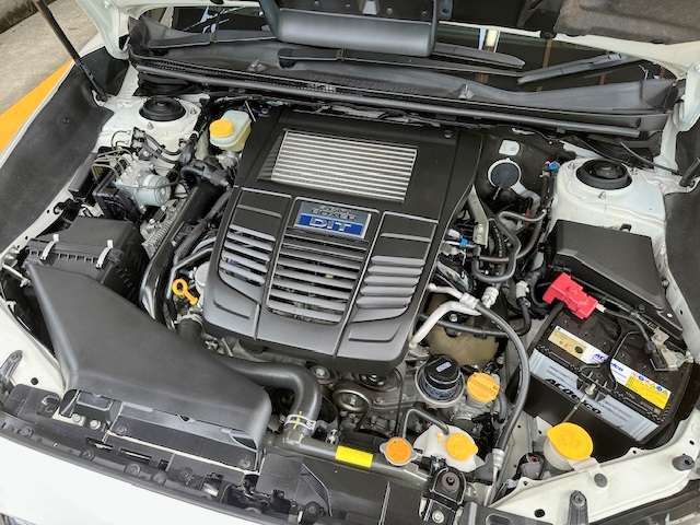 エンジンルームの状態もキレイで機関も良好です！当社では仕入時に90ヵ所以上の点検項目の確認や試乗も実施してます！問題のない車両を店頭にて販売しております！