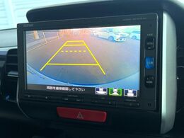 【バックカメラ】駐車時に後方がリアルタイム映像で確認できます。大型商業施設や立体駐車場での駐車時や、夜間のバック時に大活躍！運転スキルに関わらず、今や必須となった装備のひとつです！
