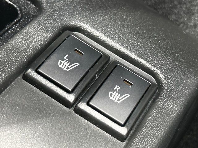 【シートヒーター】寒い日に重宝するシートヒーター！エアコンより早く温まってくれるので寒がりの人も安心ですね♪エアコンの温風は乾燥するから苦手、という方にもをおすすめです。
