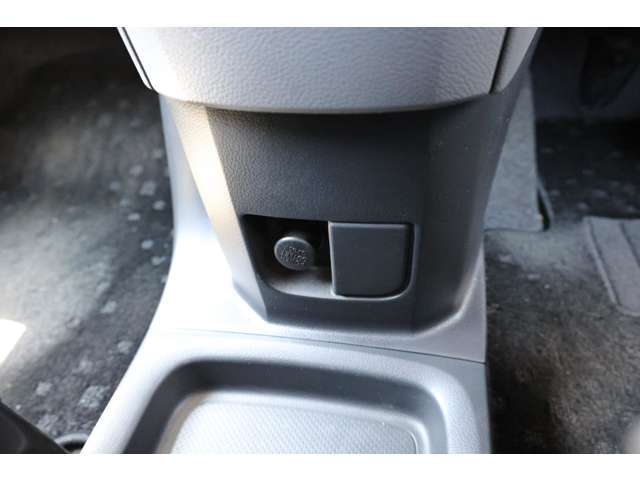 中古車だからボディーコーティングがおすすめ！下地処理が重要なコーティングはもちろんプロの施工でピカピカに仕上げます。濃色車は親水性、淡色車は撥水性のものがオススメ！
