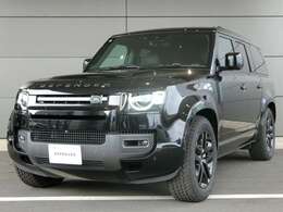 専用仕様のグロスブラック20インチホイールが、DEFENDER 130 OUTBOUNDの精悍なスタンス