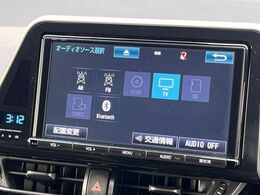 【純正ナビ】人気の純正ナビを装備。オーディオ機能も充実しており、Bluetooth接続すればお持ちのスマホやMP3プレイヤーの音楽を再生可能！毎日の運転がさらに楽しくなります！！