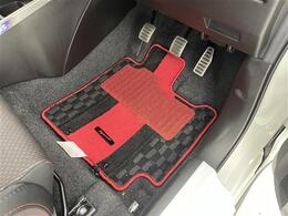 【フロアマット】『フロアマット』の画像になります。写真の内容に関してご不明点、ご質問等がございましたらお気軽にガリバー店舗までお問い合わせください。