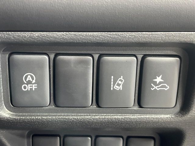 【三菱e-Assist】走行中に前方の車両等を認識し、衝突しそうな時は警報とブレーキで衝突回避と被害軽減をアシスト。より安全にドライブをお楽しみいただけます。