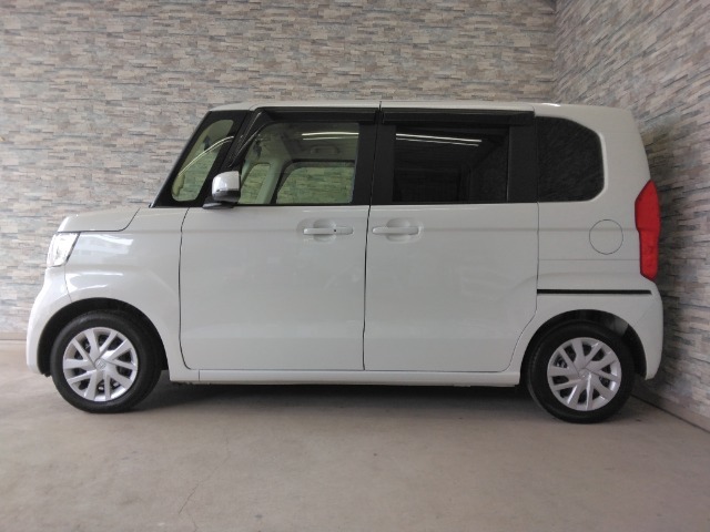 オプションになりますが、ボディーコーティングもご用意しております。新車の輝きに近づき、洗車などのお手入れも楽になりますよ。