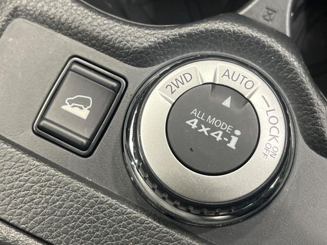 【オールモード4×4】2WD/4WDモードを手軽に切り替え可能。燃費重視の2WD、スタック時に役立つLOCK、AUTOモードでは4WDの配分を自動で調整し、路面状況を問わず安定した走りをサポート。