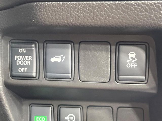 【パワーバックドア】スマートキーや運転席のボタンを押すだけでリアゲートが自動で開閉します！荷物を持っている時や、高い位置にあるバックドアを閉める際に便利な機能です♪