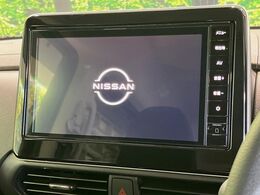 【純正ナビ】人気の純正ナビを装備しております。ナビの使いやすさはもちろん、オーディオ機能も充実！キャンプや旅行はもちろん、通勤や買い物など普段のドライブも楽しくなるはず♪