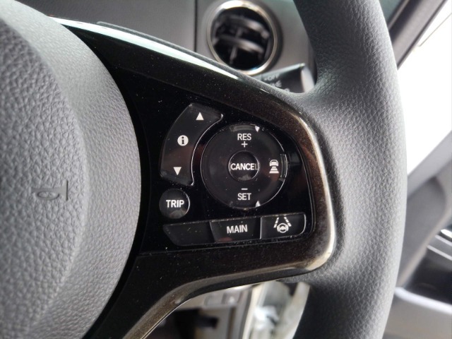 多彩な安心・快適機能を搭載した先進の安全運転支援システムのHonda　SENSINGを搭載しております。