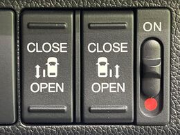 【両側パワースライドドア】スマートキーや運転席のスイッチで後席両側スライドドアの開閉が可能♪電動だから力を入れてドアを開ける必要が無く、小さなお子様でも簡単に開け閉めでき快適です♪