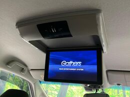 【フリップダウンモニター】大画面モニターで後席でもエンタメをお楽しみいただけます。小さなお子様にも大人気の装備です♪