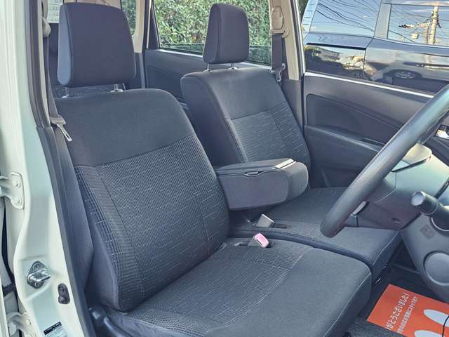 使用頻度の高い運転席・助手席シートは、ご覧のとおり状態良好！でございます。その他、気になる臭いやほつれもございません♪