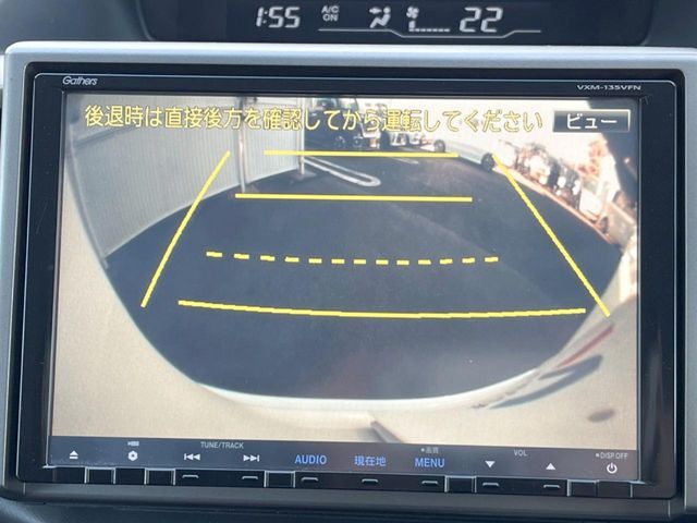 【バックカメラ】駐車時に後方がリアルタイム映像で確認できます。大型商業施設や立体駐車場での駐車時や、夜間のバック時に大活躍！運転スキルに関わらず、今や必須となった装備のひとつです！