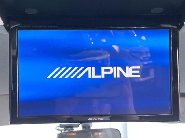 【フリップダウンモニター】大画面モニターで後席でもエンタメをお楽しみいただけます。小さなお子様にも大人気の装備です♪