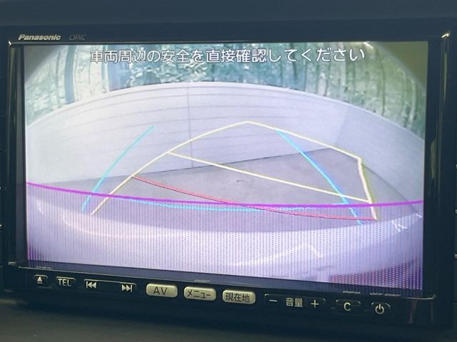 【バックカメラ】駐車時に後方がリアルタイム映像で確認できます。大型商業施設や立体駐車場での駐車時や、夜間のバック時に大活躍！運転スキルに関わらず、今や必須となった装備のひとつです！