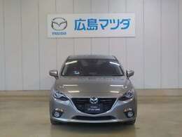 【フロントレーダーセンサー】フロントレーダーセンサーから送信される電波が前方車や障害物に反射し、もどってきた電波を検知することで制御しています。