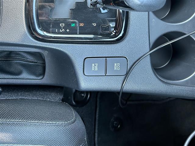 気になる車はすぐにお問い合わせください！右のカーセンサー専用無料ダイヤルから、専門スタッフがお車のご質問にお答えいたします！