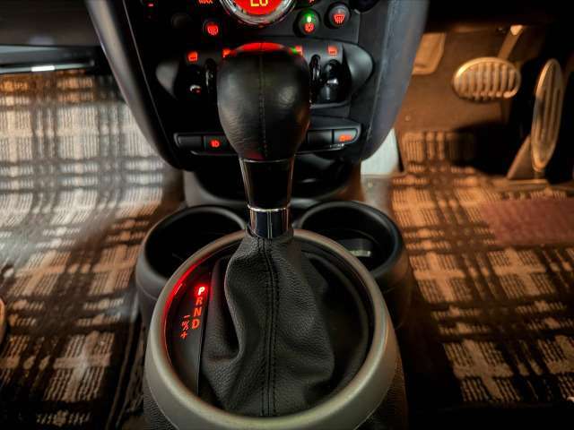 ご来店されたお客様に詳しくお話をさせて頂きために、「修復歴の有無」「不具合箇所の確認」「セールスポイント」等のご案内を行っておりますので、より安心してお乗り頂けるお車となります。