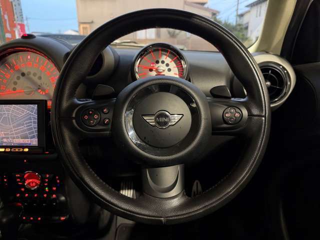 ご来店されたお客様に詳しくお話をさせて頂きために、「修復歴の有無」「不具合箇所の確認」「セールスポイント」等のご案内を行っておりますので、より安心してお乗り頂けるお車となります。