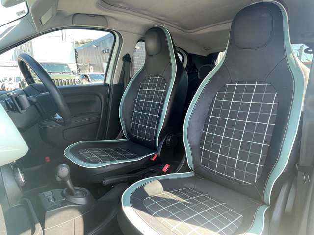 ご遠方の場合でも、下取り車両の金額を概算でお出しすることは可能でございます。車検証をお手元に、走行距離をご確認の上お問い合わせくださいませ。