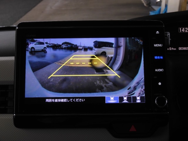 ◆バックカメラ◆リバースにするだけで映ります、後方の安全確認や、狭い駐車場での車庫入れ、雨の日や夜間など視界の悪い時に便利です！安全にバックする為には欠かせない装備です。