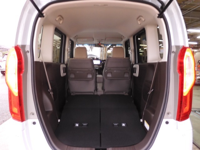 ◆リアシートを使用しない時はこの通り更に広々ラゲッジスペースの出来上がりです、たくさんの荷物が積み込み可能です！