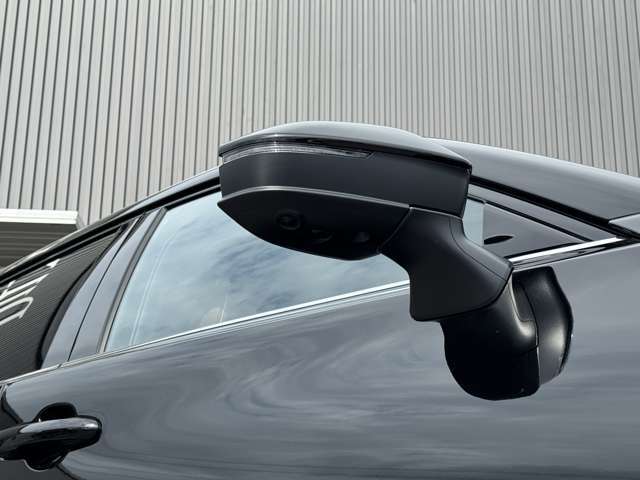 【パノラミックビューモニター】360度カメラも装着されております！車内のスイッチで切り替え可能です！リバース時には、自動でバックカメラと併用で映し出されますので、全周囲を確認しながら後退可能です！！！