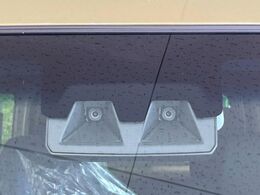 【スマートアシスト】走行中に前方の車両等を認識し、衝突しそうな時は警報とブレーキで衝突回避と被害軽減をアシスト。より安全にドライブをお楽しみいただけます。