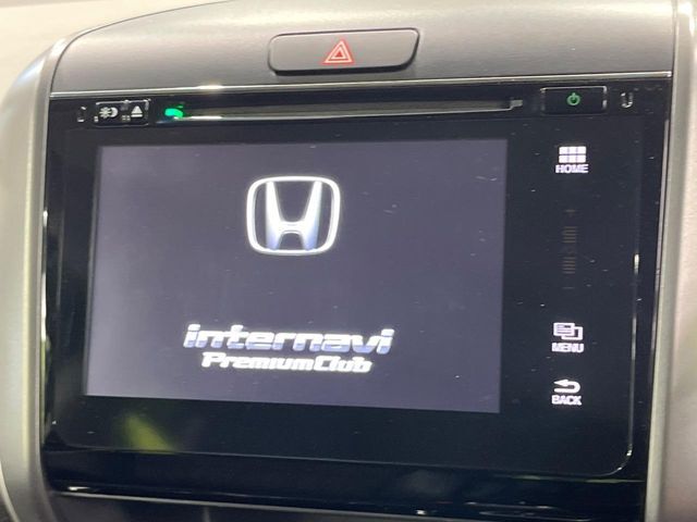 【純正ナビ】人気の純正ナビを装備。オーディオ機能も充実しており、Bluetooth接続すればお持ちのスマホやMP3プレイヤーの音楽を再生可能！毎日の運転がさらに楽しくなります！！