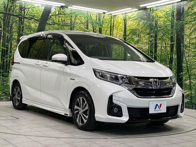 大好評のボディコーティング「弾スプラッシュコート」もご納車までに施工可能。通常のガラスコートと異なる、耐久年数6年の無機質ガラスコーティングが、ボディをキレイな状態に保ってくれます。