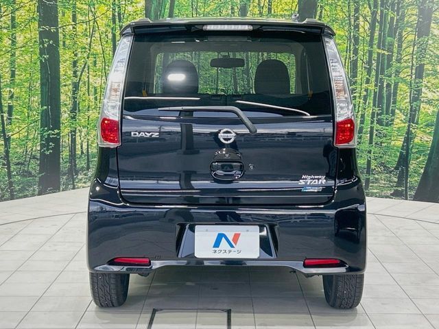 安心の最長10年・走行無制限保証（有償）をご用意。保証内容も充実はもちろん、無料点検＆オイル交換や、年中無休の全国・24時間ロードサービスも付帯されておりますのでご安心下さい。