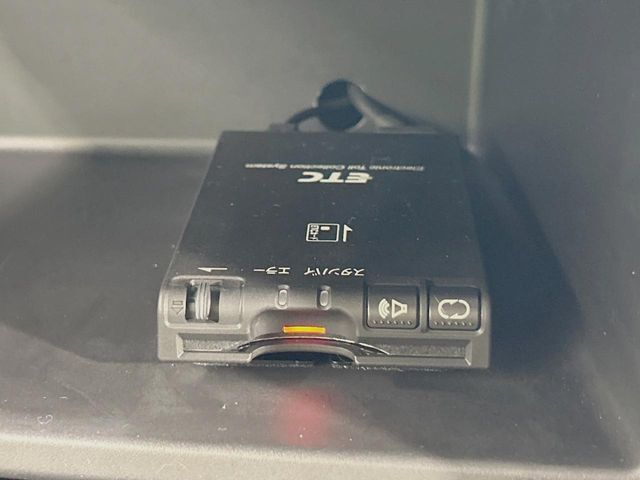 【ETC】高速道路の料金所をストレスなく通過！話題のスポットやサービスエリアに多い「スマートIC」利用時は必須のアイテムです。当店でセットアップを実施、ご納車当日からすぐにご利用いただけます！