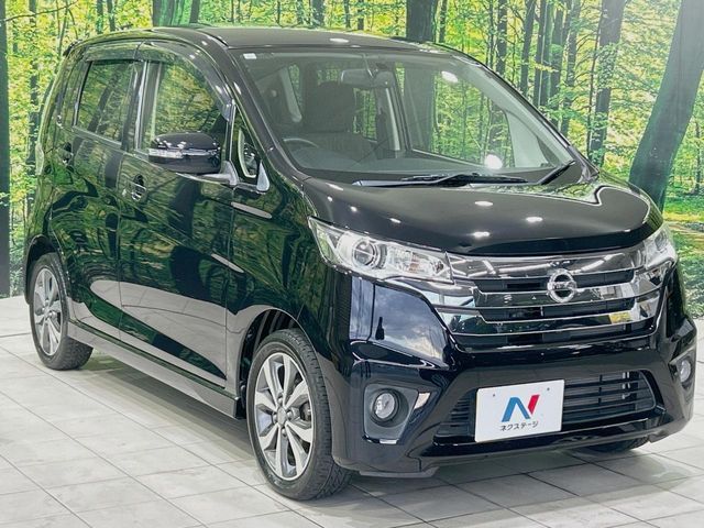 高透明度のガラス皮膜で撥水はもちろん、上質なツヤ・光沢を実現。紫外線や酸性雨から大切な愛車を保護し、色あせ・劣化を防止。「弾スプラッシュコート」、「弾プリミッサコート」からお選びいただけます。