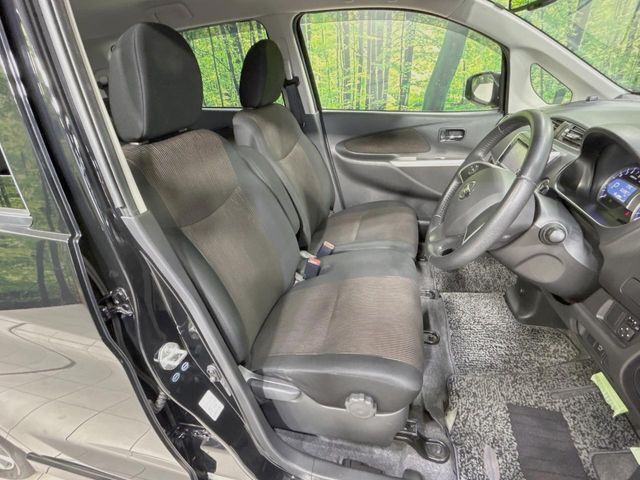 お車を安心してお乗りいただく為には、足回りの定期点検が欠かせません。サービスサポート（有償保証）では無料点検もご提供しており、安心のカーライフをお過ごしいただけるサポート体制が整っています。