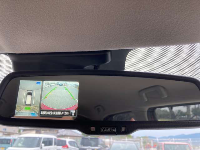 全周囲カメラでバック駐車が苦手な方も安心！