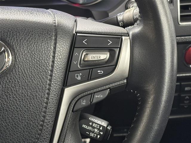 【レーダークルーズコントロール】従来のクルコンの機能に加え、先行車に接近すると、安全な車間距離を保ちながら先行車の車速に合わせ追従するシステム。