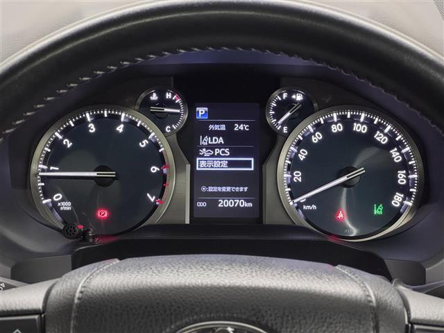 【メーターまわり】ドライバーから見やすい位置にあって安全運転に寄与します。マルチインフォメーションディスプレイでは、クルマに関する情報の確認はもちろん、各種安全機能・装備のON/OFFも設定可能。