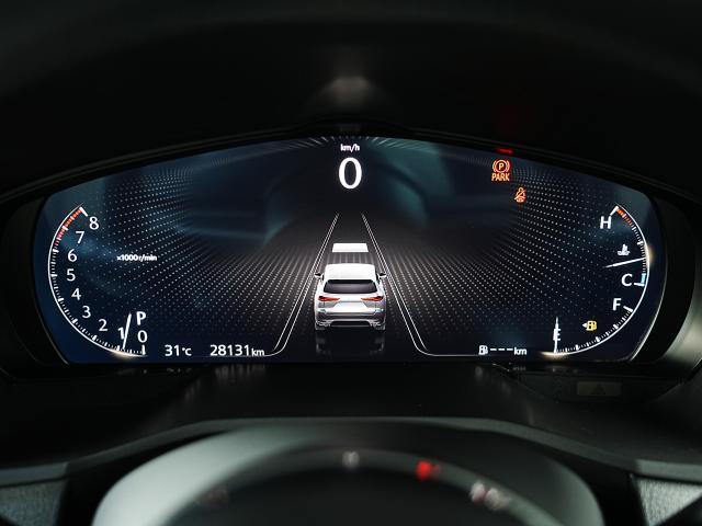 様々な情報を瞬時に切り替えて表示が可能なTFTカラーディスプレイを採用したメーターパネル。