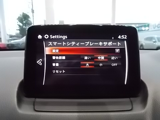 低速時の衝突被害を軽減してくれるスマートシティブレーキサポートが装着されています。