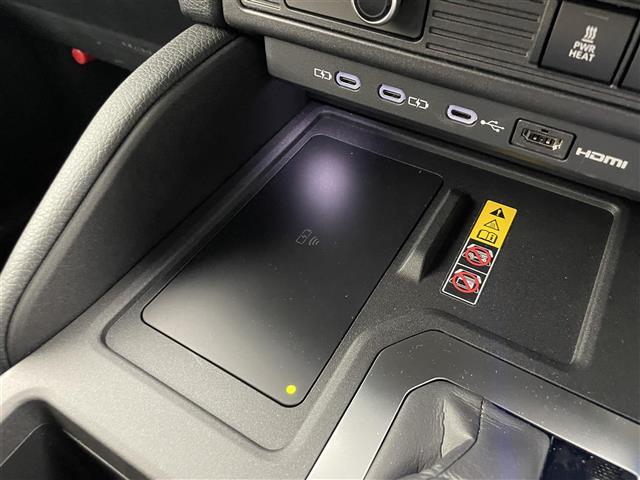 【ワイヤレス充電器（Qi）】走行中にスマートフォンをワイヤレスで充電できます！