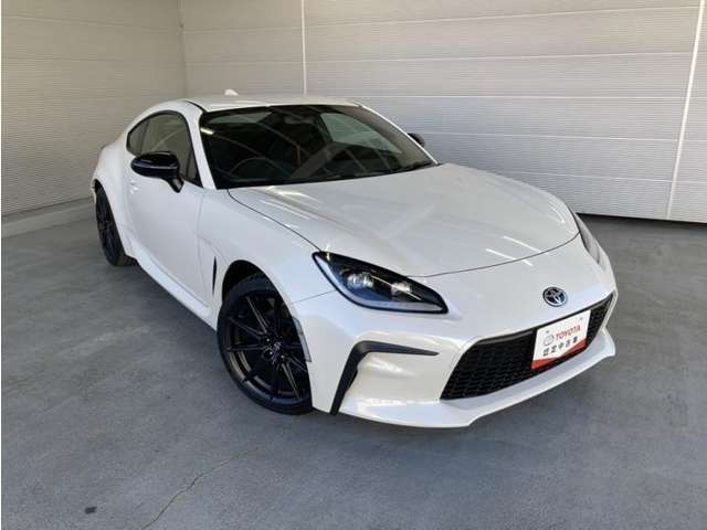 お車をご購入時のみご入会頂ける「メンテナンスパスポートUプラン」がございます。定期点検と次回車検整備費用を前払い頂くことでお得に整備をお受け頂けます。