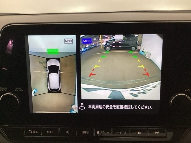 バックモニター付きで車庫入れもラクラク♪