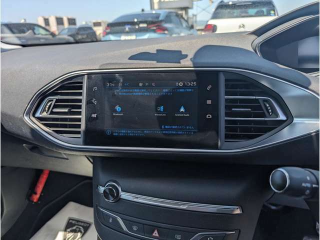 Apple CarPlay/Android Autotに対応したタッチスクリーン/Bluetooth接続/ハンズフリー通話/ミュージックプレイヤー接続