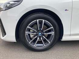 パノラマビューモニター　純正ナビ　パーキングアシストプラス　アダプティブMサスペンション　アダプティブLEDヘッドライト　Mスポーツパッケージ　コネクテッドドライブ　ETC　パワーシート　5人乗り