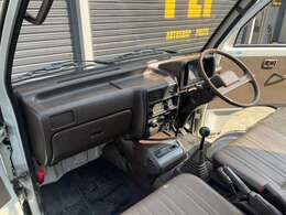 助手席側からです。