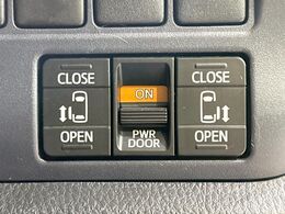 【両側パワースライドドア】スマートキーや運転席のスイッチで後席両側スライドドアの開閉が可能♪電動だから力を入れてドアを開ける必要が無く、小さなお子様でも簡単に開け閉めでき快適です♪