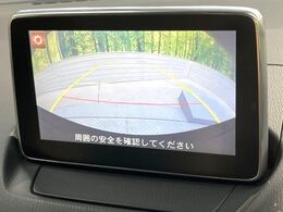 【バックカメラ】駐車時に後方がリアルタイム映像で確認できます。大型商業施設や立体駐車場での駐車時や、夜間のバック時に大活躍！運転スキルに関わらず、今や必須となった装備のひとつです！